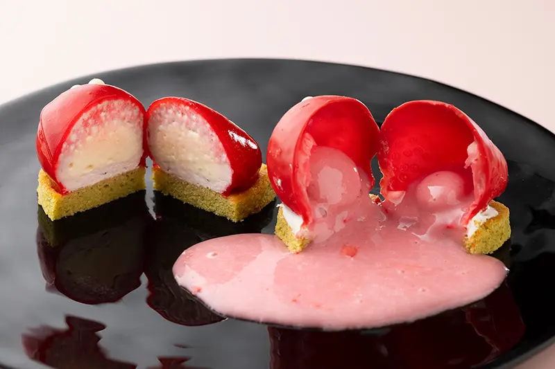 苺 ～Strawberry～割った写真