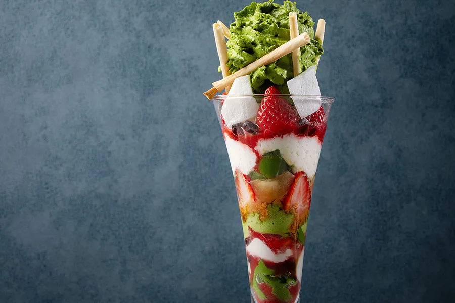 抹茶と苺の和風ナイトパフェ