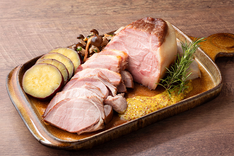 ローストポーク 薩摩芋とハニーマスタードを添えて