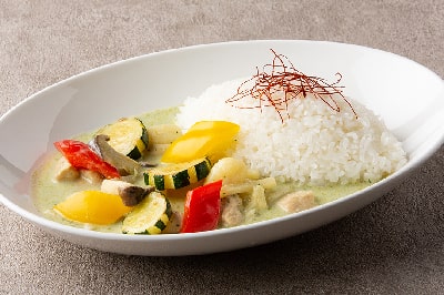 ポテトニョッキとチキンのグリーンカレー