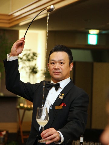 宴会サービス課 半田 和弘