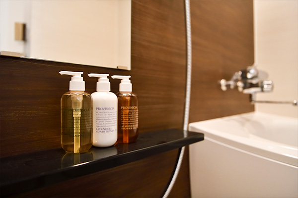 Nature-based Bathroom Amenities with Hotel Specifications