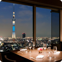 最上階から東京スカイツリーを“ふたり占め”できるレストラン